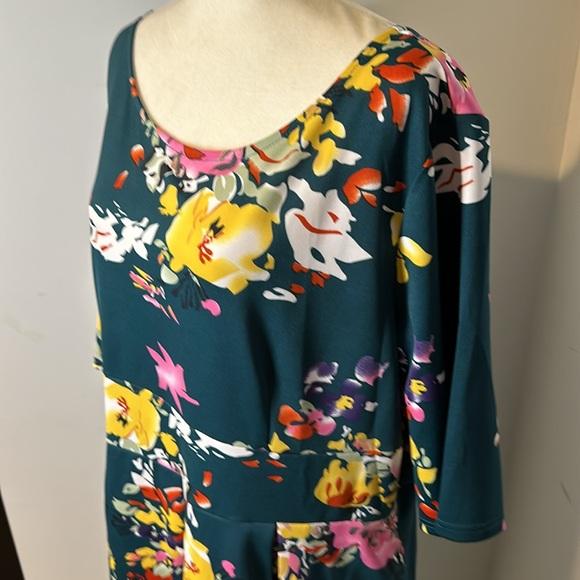 Plus Size Floral 3/4 Sleeve, Pocketed Vintage Dress, size 24 - Picture 7 of 11